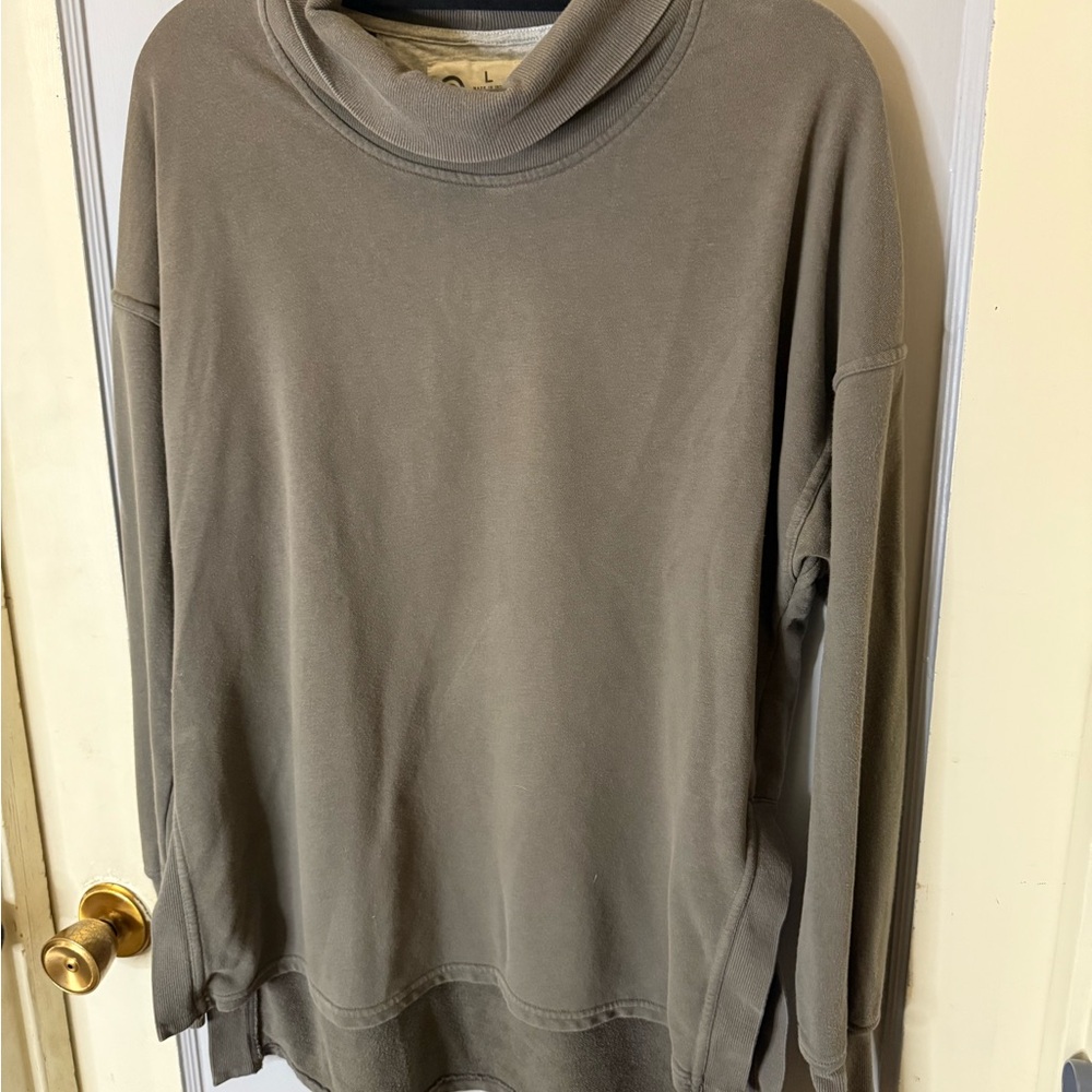 2 (lot) Women’s L Cowl Neck Sweatshirts! One gray, the other pale pink